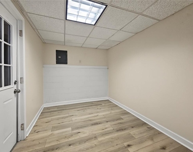 152 Village Drive - Photo Thumbnail 17