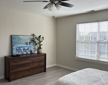 958 Shoreline Drive - Photo Thumbnail 13