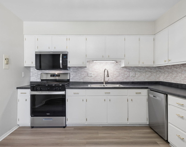 131 Locust Street - Photo Thumbnail 8