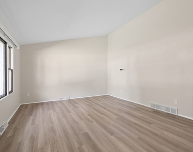 131 Locust Street - Photo Thumbnail 2