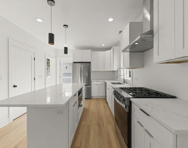 118 N President Street - Photo Thumbnail 7