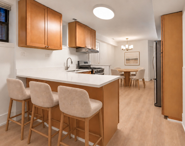708 W Buckingham Place - Photo Thumbnail 5