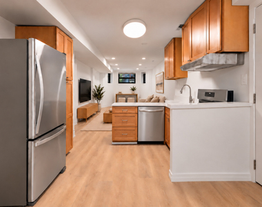 708 W Buckingham Place - Photo Thumbnail 9