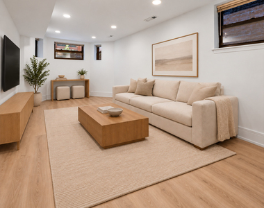 708 W Buckingham Place - Photo Thumbnail 2
