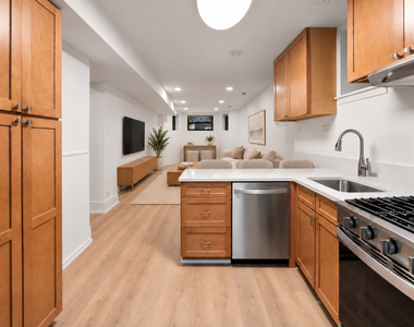 708 W Buckingham Place - Photo Thumbnail 8