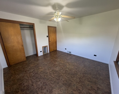 11407 S Avon Avenue - Photo Thumbnail 10