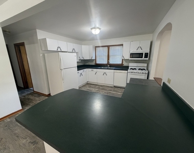 11407 S Avon Avenue - Photo Thumbnail 6