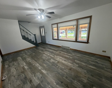 11407 S Avon Avenue - Photo Thumbnail 2