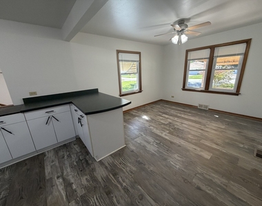 11407 S Avon Avenue - Photo Thumbnail 8