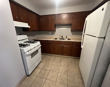 7832 S Cregier Avenue - Photo Thumbnail 6