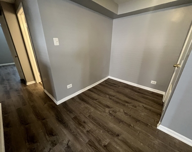 7832 S Cregier Avenue - Photo Thumbnail 3