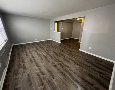 7832 S Cregier Avenue - Photo Thumbnail 2