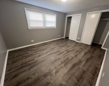 7832 S Cregier Avenue - Photo Thumbnail 5