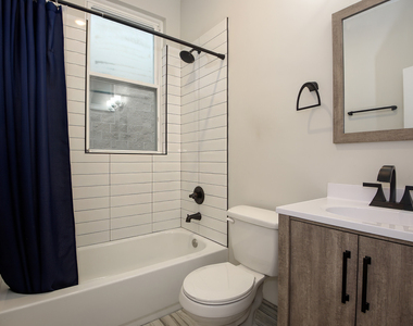 3505 N Sheffield Avenue - Photo Thumbnail 2