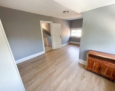 1228 Oak Avenue - Photo Thumbnail 8