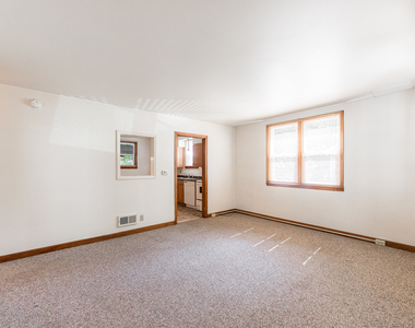 512 N 6th Street - Photo Thumbnail 1