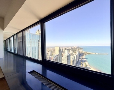175 E Delaware Place - Photo Thumbnail 1