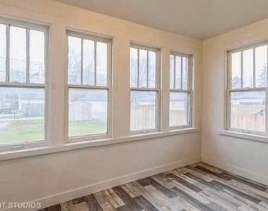 1102 S Cora Street - Photo Thumbnail 4