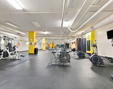 1000 E 53rd Street - Photo Thumbnail 5