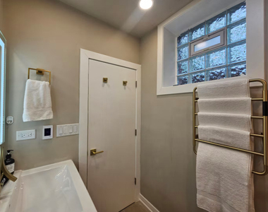 1050 W Dakin Street - Photo Thumbnail 23