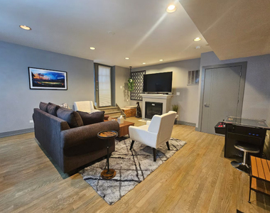 1050 W Dakin Street - Photo Thumbnail 3