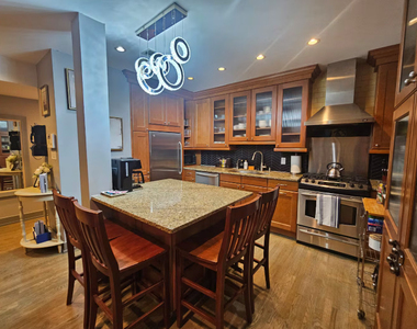 1050 W Dakin Street - Photo Thumbnail 7