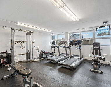 222 E Pearson Street - Photo Thumbnail 16