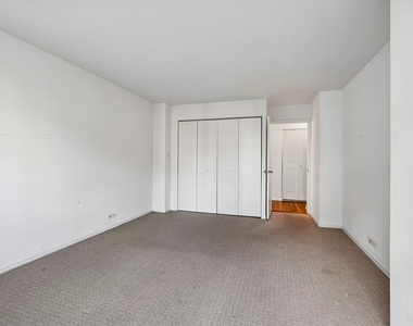 222 E Pearson Street - Photo Thumbnail 9