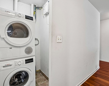 222 E Pearson Street - Photo Thumbnail 14