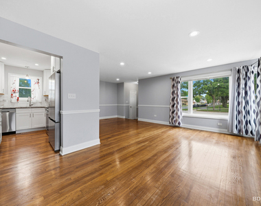8500 S Calumet Avenue - Photo Thumbnail 6