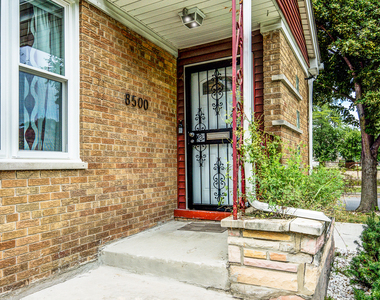 8500 S Calumet Avenue - Photo Thumbnail 2