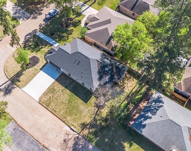 11843 Briarwood Lane - Photo Thumbnail 17