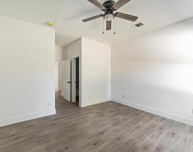 11843 Briarwood Lane - Photo Thumbnail 31