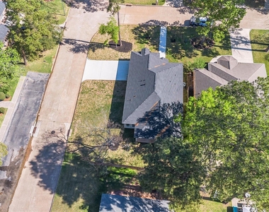 11843 Briarwood Lane - Photo Thumbnail 18