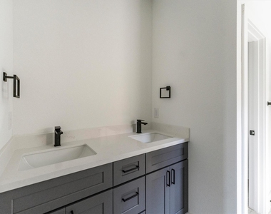11843 Briarwood Lane - Photo Thumbnail 37