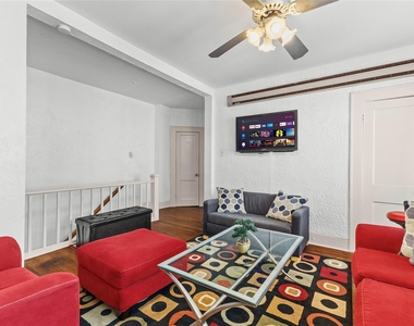 2511 Whitney - Photo Thumbnail 3