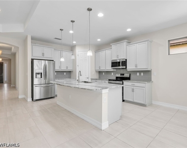 16382 Barclay Court - Photo Thumbnail 12