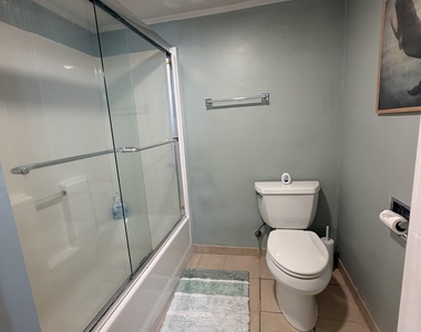 42 Washington - Photo Thumbnail 15