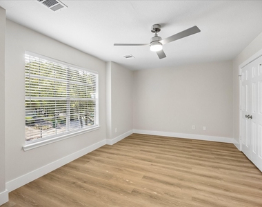 90 N Walden Elms Circle - Photo Thumbnail 18