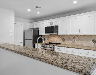 90 N Walden Elms Circle - Photo Thumbnail 5