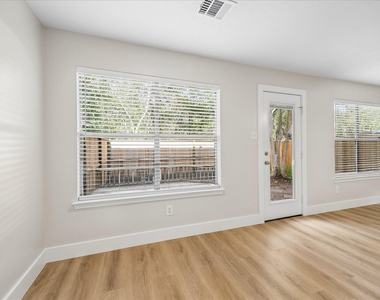 90 N Walden Elms Circle - Photo Thumbnail 8