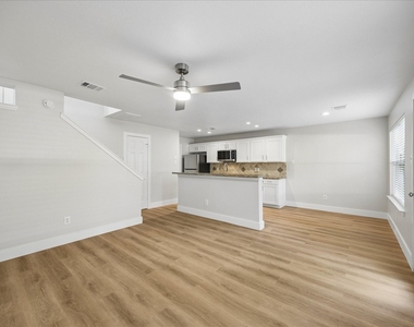 90 N Walden Elms Circle - Photo Thumbnail 6