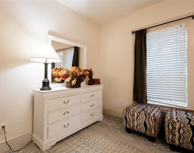 2509 Whitney Street - Photo Thumbnail 2