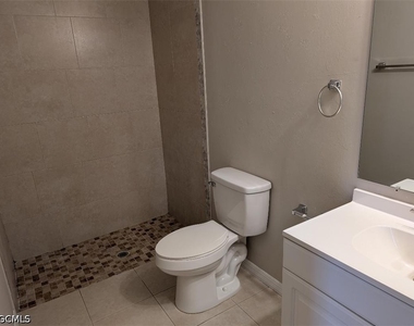3702 Se 9th Place - Photo Thumbnail 7