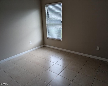 3702 Se 9th Place - Photo Thumbnail 8