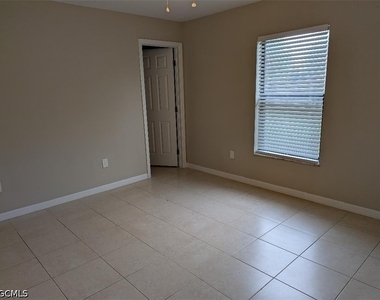 3702 Se 9th Place - Photo Thumbnail 6
