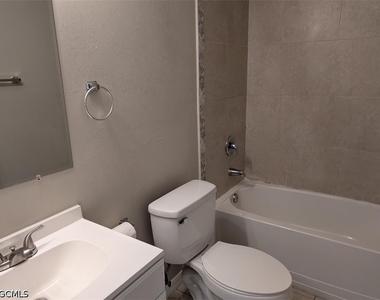 3702 Se 9th Place - Photo Thumbnail 9
