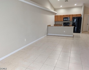 3702 Se 9th Place - Photo Thumbnail 4