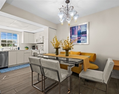 481 Quail Forest Boulevard - Photo Thumbnail 6