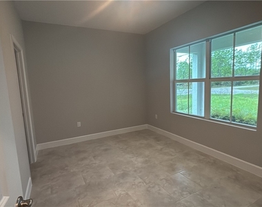 279 Woodburn Drive - Photo Thumbnail 14